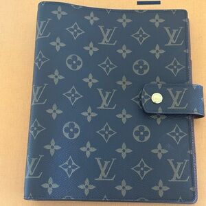 Authentic Louis Vuitton Monogram large ring agenda